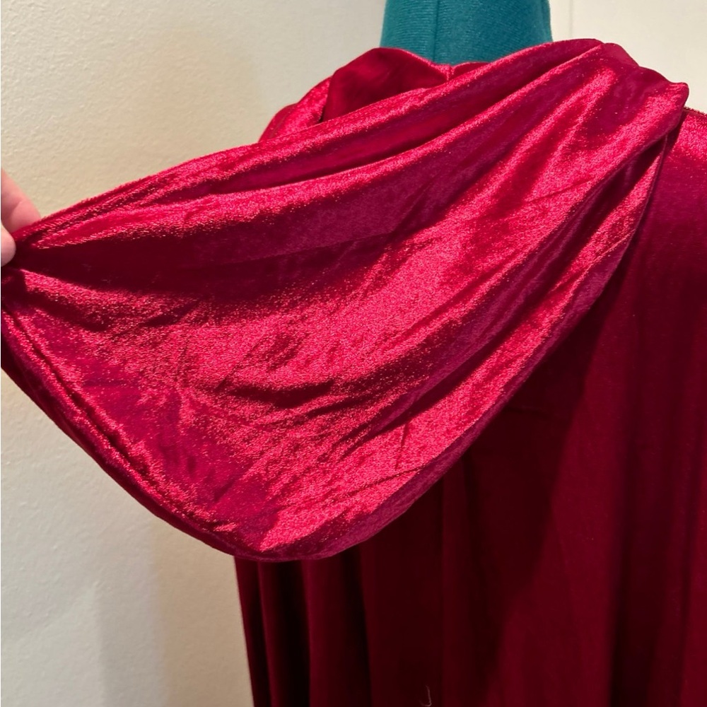 Red cloak - Picture 7 of 7